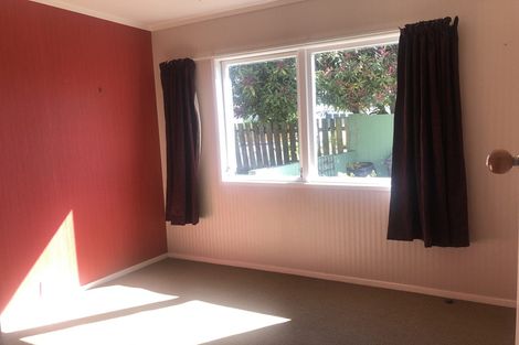 Photo of property in 37 Takapu Street, Henderson, Auckland, 0612