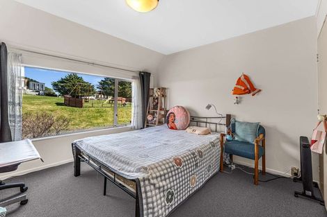 Photo of property in 19 Hollydale Grove, Churton Park, Wellington, 6037