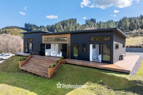 Photo of property in 49 Mount Marua Drive, Maymorn, Upper Hutt, 5018