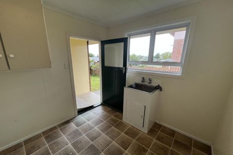 Photo of property in 11 Cumberland Street, Merrilands, New Plymouth, 4312