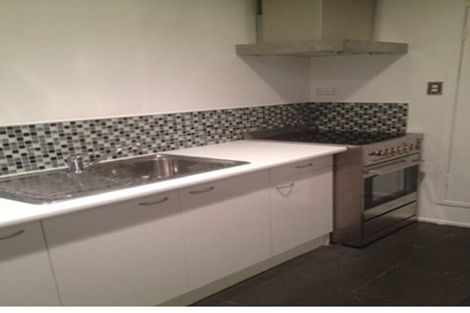 Photo of property in 179 Glenfield Road, Hillcrest, Auckland, 0627