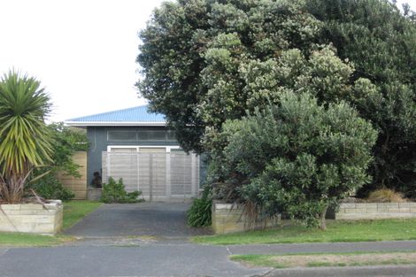 Photo of property in 115 Karaka Street, Castlecliff, Whanganui, 4501