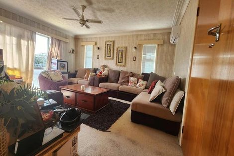 Photo of property in 44 Cliff View Drive, Green Bay, Auckland, 0604