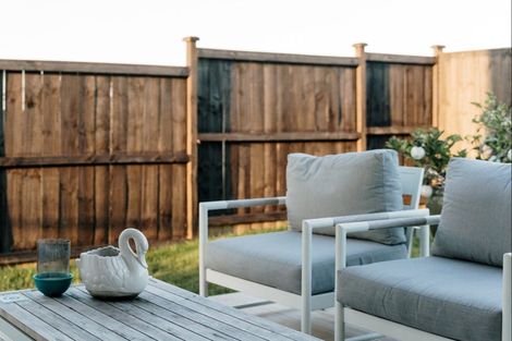 Photo of property in 11 Koiora Road, Clarks Beach, 2122