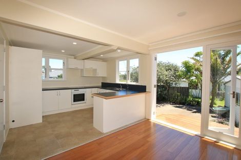 Photo of property in 36 Philomel Crescent, Bayswater, Auckland, 0622