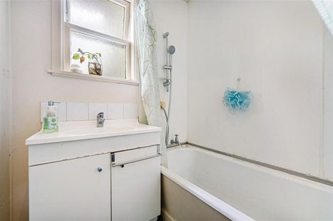 Photo of property in 50 Routley Drive, Glen Eden, Auckland, 0602