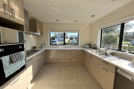 Photo of property in 200 Clovelly Road, Bucklands Beach, Auckland, 2012