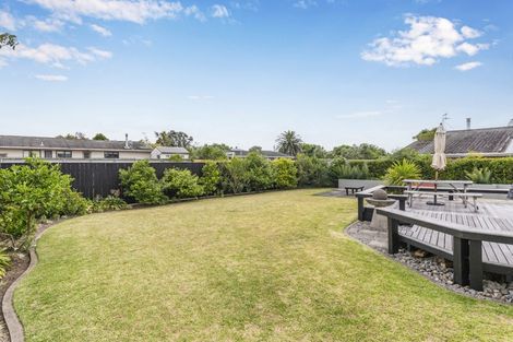 Photo of property in 11 Hadfield Place, Paraparaumu Beach, Paraparaumu, 5032