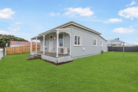 Photo of property in 83 Hinau Street, Castlecliff, Whanganui, 4501