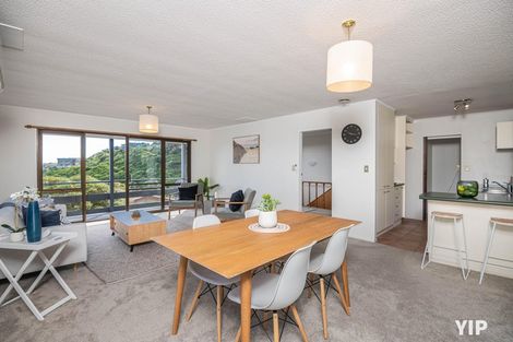 Photo of property in 44 Colchester Crescent, Newlands, Wellington, 6037