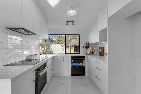 Photo of property in 2/21 College Road, Northcote, Auckland, 0627
