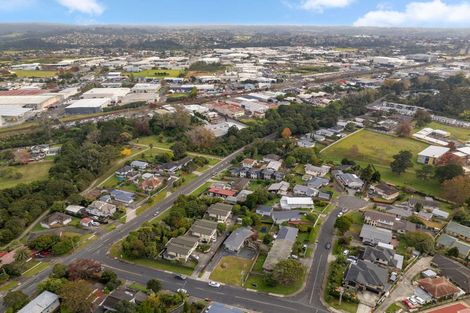 Photo of property in 10 Awaroa Road, Sunnyvale, Auckland, 0612