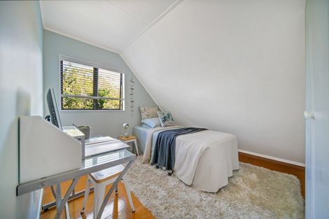 Photo of property in 2/11 Cairngorm Place, Highland Park, Auckland, 2010