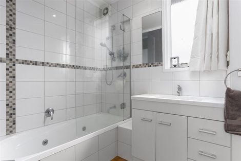 Photo of property in 43 Knightsbridge Drive, Forrest Hill, Auckland, 0620