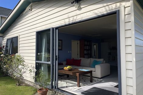 Photo of property in 4 Toru Street, Lyall Bay, Wellington, 6022