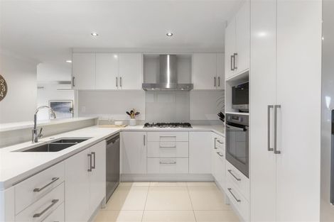 Photo of property in 31 Trotting Terrace, Fairview Heights, Auckland, 0632