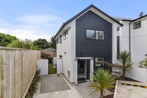 Photo of property in 7/2 Jadewynn Drive, Massey, Auckland, 0614