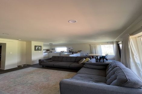 Photo of property in 32 Waldorf Crescent, Orewa, 0931