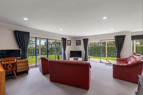 Photo of property in 2 Wallace Loop Road, Koputaroa, Levin, 5571