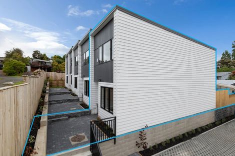 Photo of property in 8/94 Godley Road, Green Bay, Auckland, 0604