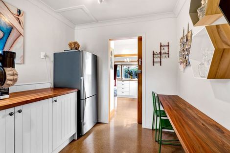 Photo of property in 3 Cross Street, Lepperton, New Plymouth, 4373