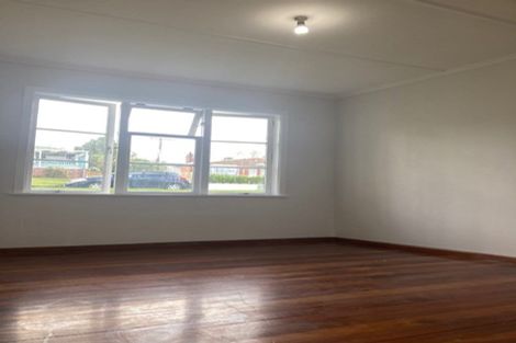 Photo of property in 5 Christina Avenue, Te Atatu South, Auckland, 0602