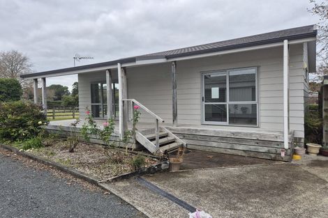Photo of property in 18 Koraha Road, Kumeu, 0892