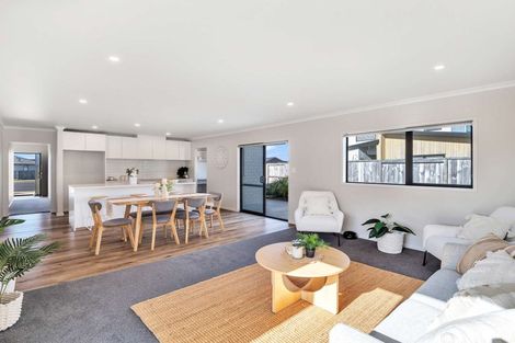 Photo of property in 13 Olney Court, One Tree Point, 0118