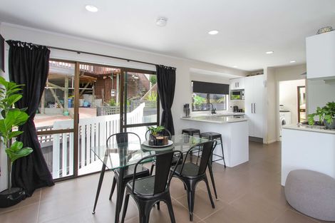 Photo of property in 1/27 Sovereign Place, Glenfield, Auckland, 0629