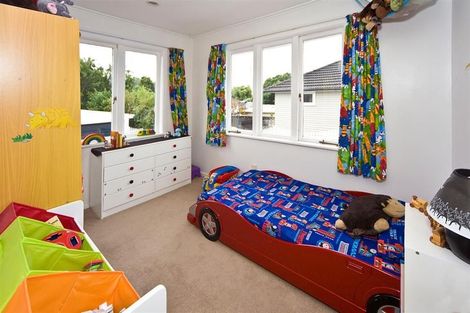 Photo of property in 6 Grainger Road, Te Atatu South, Auckland, 0610