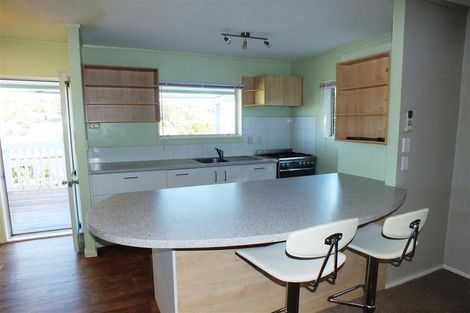 Photo of property in 64 D'oyly Drive, Stanmore Bay, Whangaparaoa, 0932