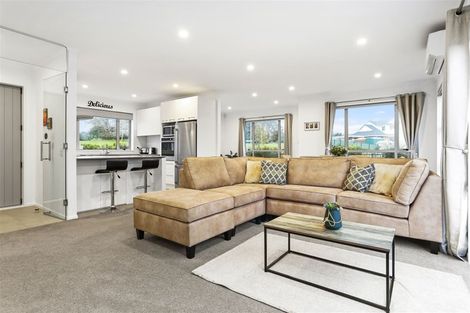 Photo of property in 39 Forbes Mccammon Drive, Swanson, Auckland, 0614