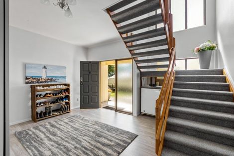 Photo of property in 14 Birdie Place, Red Beach, 0932