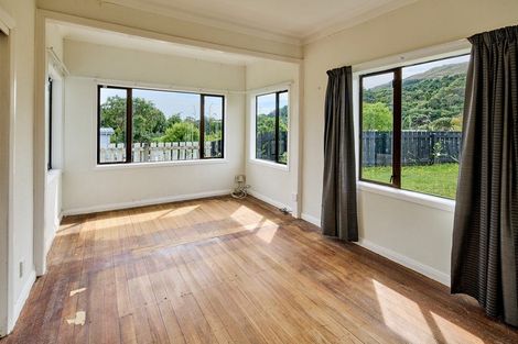 Photo of property in 56 Ranui Terrace, Tawa, Wellington, 5028