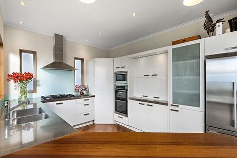 Photo of property in 24 Cliff Road, Torbay, Auckland, 0630