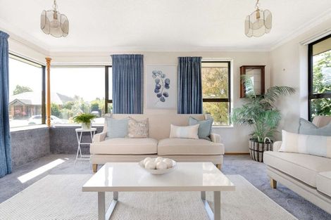 Photo of property in 8 Lowry Avenue, Redwood, Christchurch, 8051