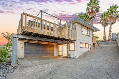 Photo of property in 21 Breenagh Place, Massey, Auckland, 0614