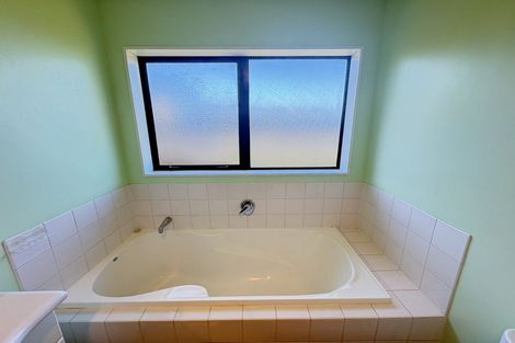 Photo of property in 53 Makora Road, Massey, Auckland, 0614