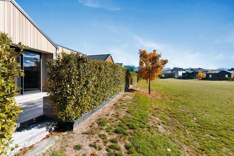 Photo of property in 15 Mount Creighton Crescent, Wanaka, 9305