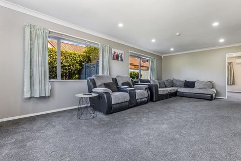 Photo of property in 52 Belfry Place, Wattle Downs, Auckland, 2103