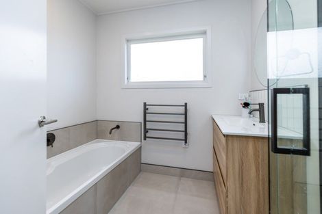 Photo of property in 2 Mears Road, St Andrews, Hamilton, 3200