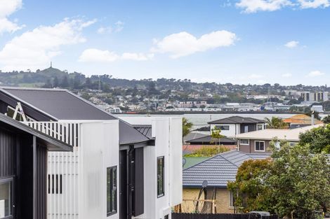 Photo of property in 3 Kaaramuramu Lane, Mangere Bridge, Auckland, 2022