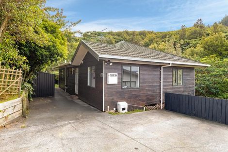 Photo of property in 2/126 Tirohanga Road, Tirohanga, Lower Hutt, 5010