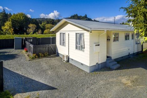 Photo of property in 11b Gemstone Drive, Birchville, Upper Hutt, 5018