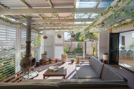 Photo of property in 774a East Coast Road, Oteha, Auckland, 0630