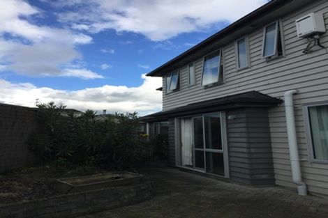 Photo of property in 8a The Rosebowl, Sunnyhills, Auckland, 2010