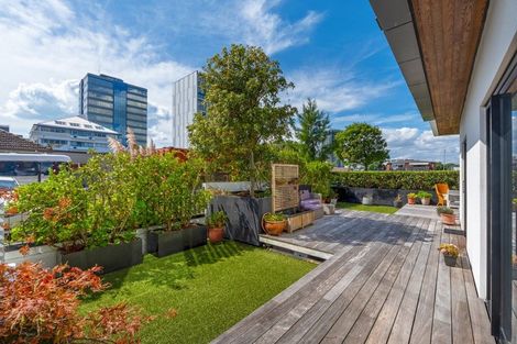 Photo of property in Frank Sargeson Apts, 4/80g Anzac Street, Takapuna, Auckland, 0622