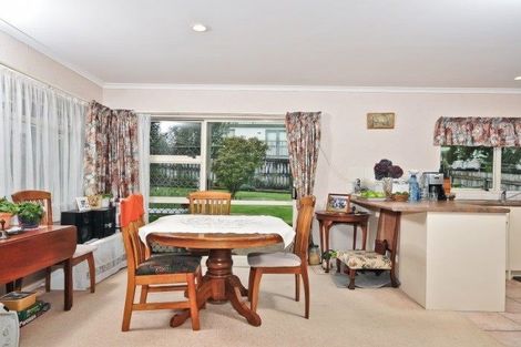 Photo of property in 8 Hollinger Place, Nawton, Hamilton, 3200