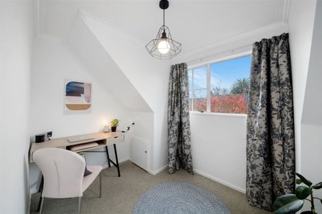 Photo of property in 2/2 Valley Road, Cashmere, Christchurch, 8022