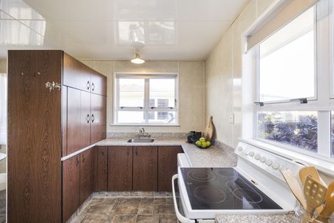 Photo of property in 16 Ellesmere Crescent, Highbury, Palmerston North, 4412